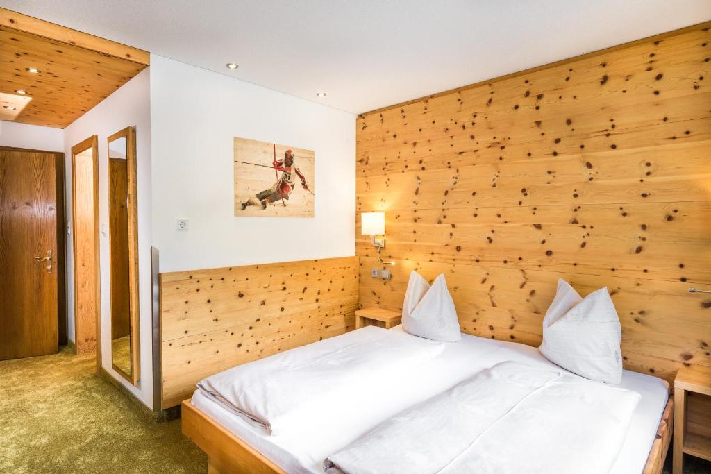 Двухместный (Двухместный номер с 1 кроватью или 2 отдельными кроватями) отеля Hotel Garni Ernst Falch, Санкт-Антон-ам-Арльберг