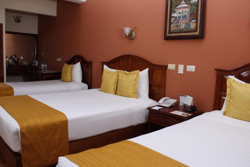 Четырехместный (1 Double Bed and 2 Single Beds - Non Smoking) отеля Best Western Hotel Madan, Вильяэрмоса