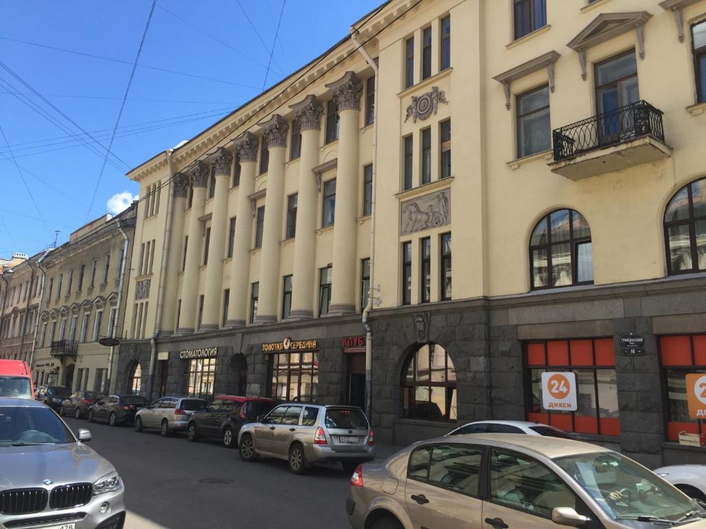 Улица гражданская санкт петербург. Золотая середина гостиница Санкт-Петербург. Доходный дом Штерна. Гостиница Санкт-Петербург столярный переулок. Дом Штерна в СПБ.
