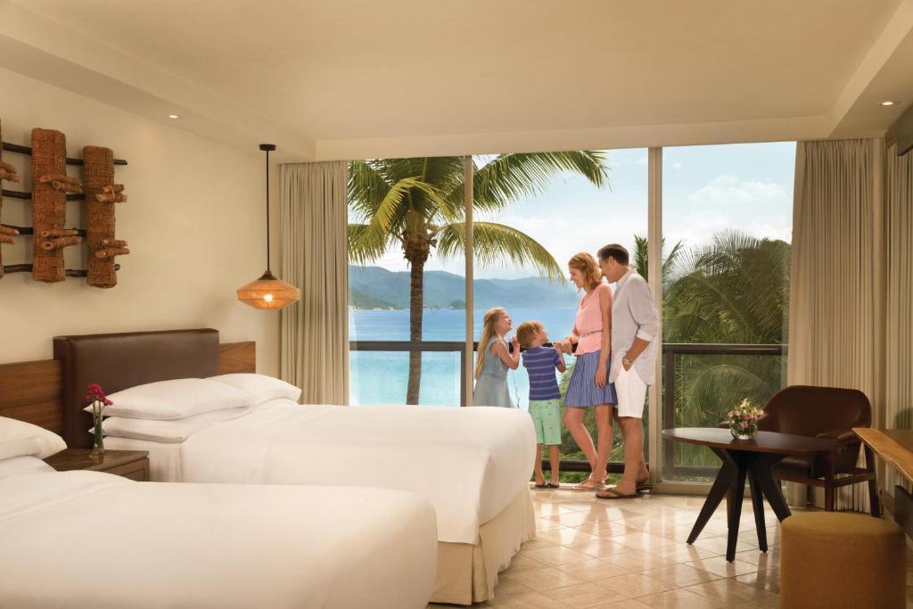 Двухместный (Номер с 2 двуспальными кроватями и видом на океан) курортного отеля Hyatt Ziva Puerto Vallarta, Пуэрто-Вальярта