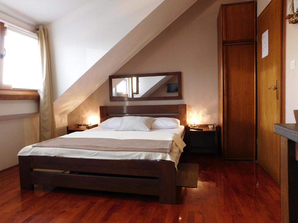 Двухместный (Двухместный номер с 1 кроватью) гостевого дома Apartments and Rooms Štefanac, Слуни