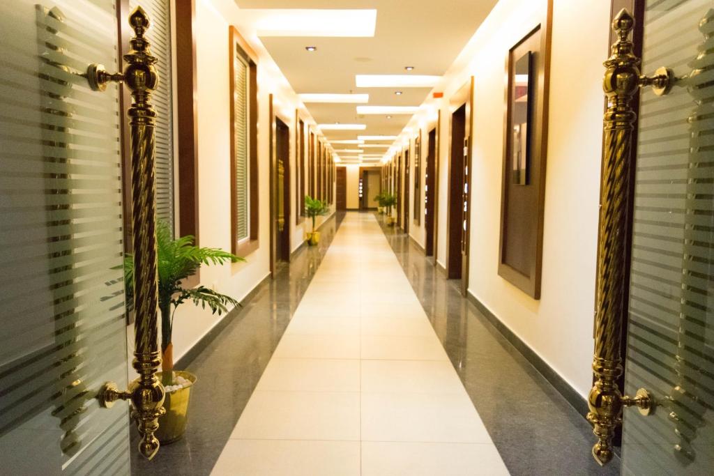 Сьюит (Представительский люкс) отеля Rg Royal Hotel, Бангалор