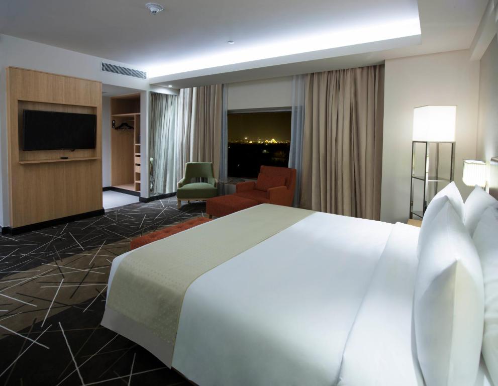 Двухместный (Номер Делюкс с кроватью размера «king-size») отеля Holiday Inn Chennai OMR IT Expressway, Ченнаи