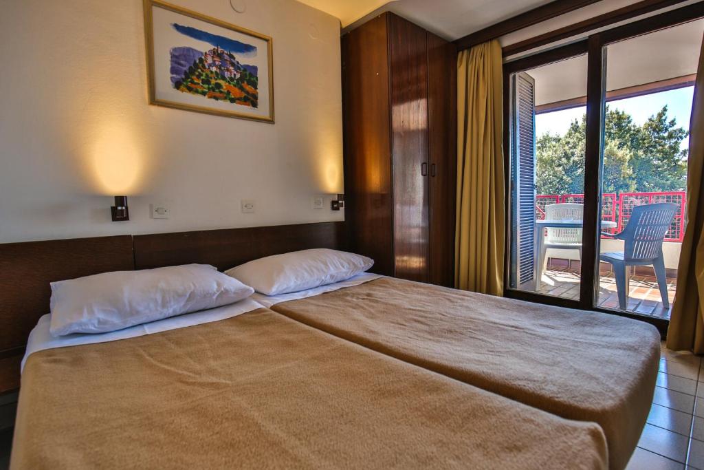 Апартаменты (Апартаменты с 1 спальней и видом на парк (для 3 взрослых)) курортного отеля Horizont Resort, Пула