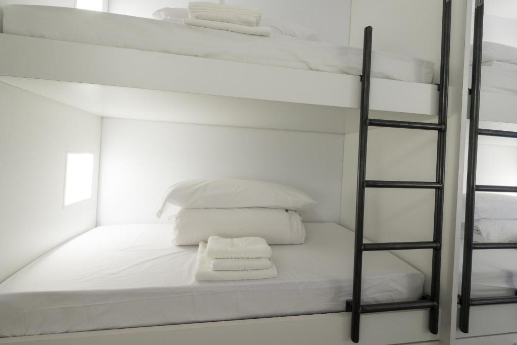 Номер (Кровать в общем номере для мужчин и женщин с 10 кроватями) хостела Globetrotter Hostel, Леон