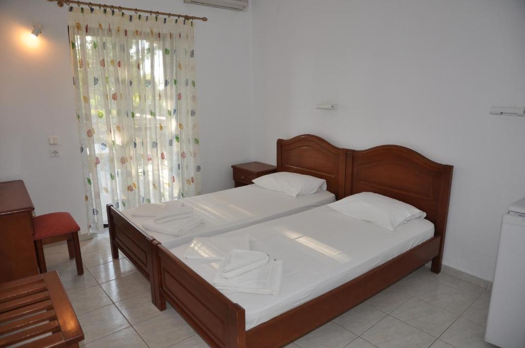 Двухместный (Двухместный номер с 1 кроватью или 2 отдельными кроватями и ванной комнатой) отеля Hotel Dougas, Аркуди