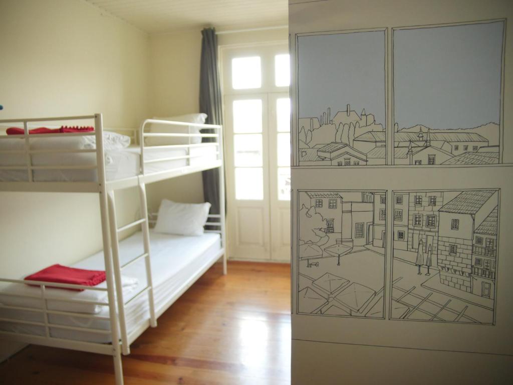 Номер (Кровать в общем 6-местном номере для мужчин и женщин) хостела Santiago 31 Hostel, Гимарайнш