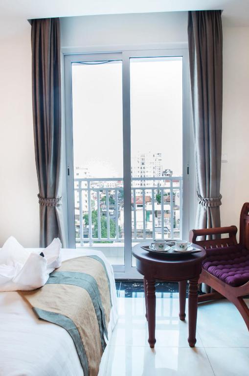 Двухместный (Двухместный номер Делюкс с 2 отдельными кроватями и видом на город) отеля Relax Hotel, Пномпень