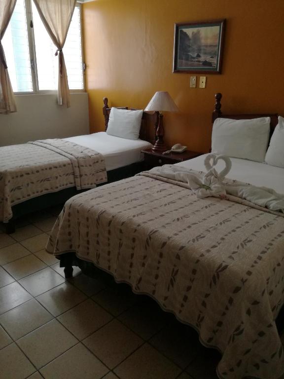 Трехместный (Классический трехместный номер) отеля Hotel Dinastía Colima, Колима