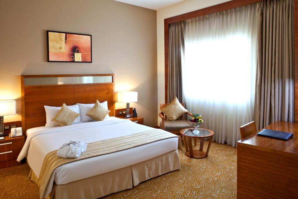 Сьюит (Представительский люкс) отеля Landmark Grand Hotel, Дубай