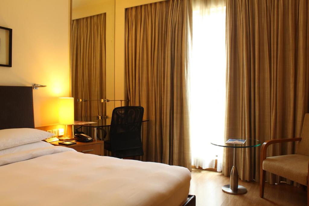 Трехместный (King Room -  15% Discount on Spa, Food & Beverages), Hyatt Hyderabad Gachibowli