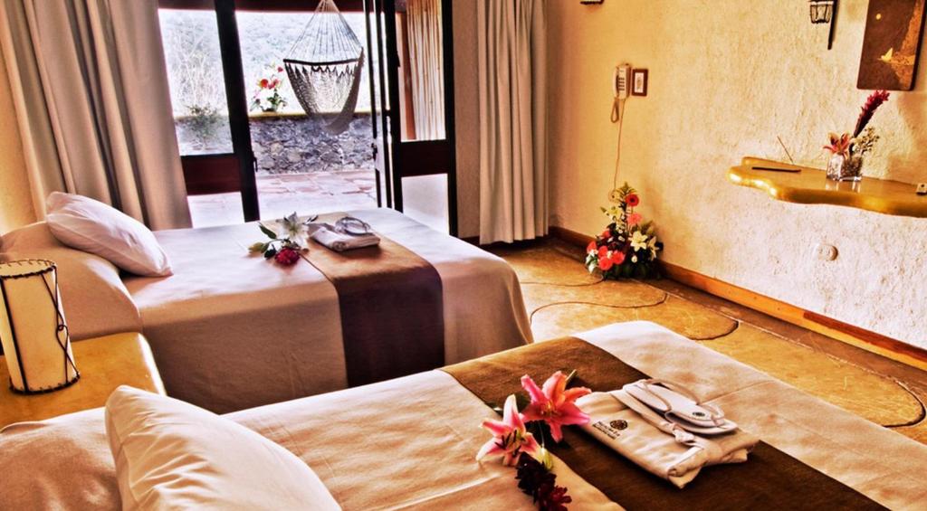 Двухместный (Стандартный номер с 2 двуспальными кроватями) отеля Hostal de la Luz - Spa Holistic Resort, Тепостлан