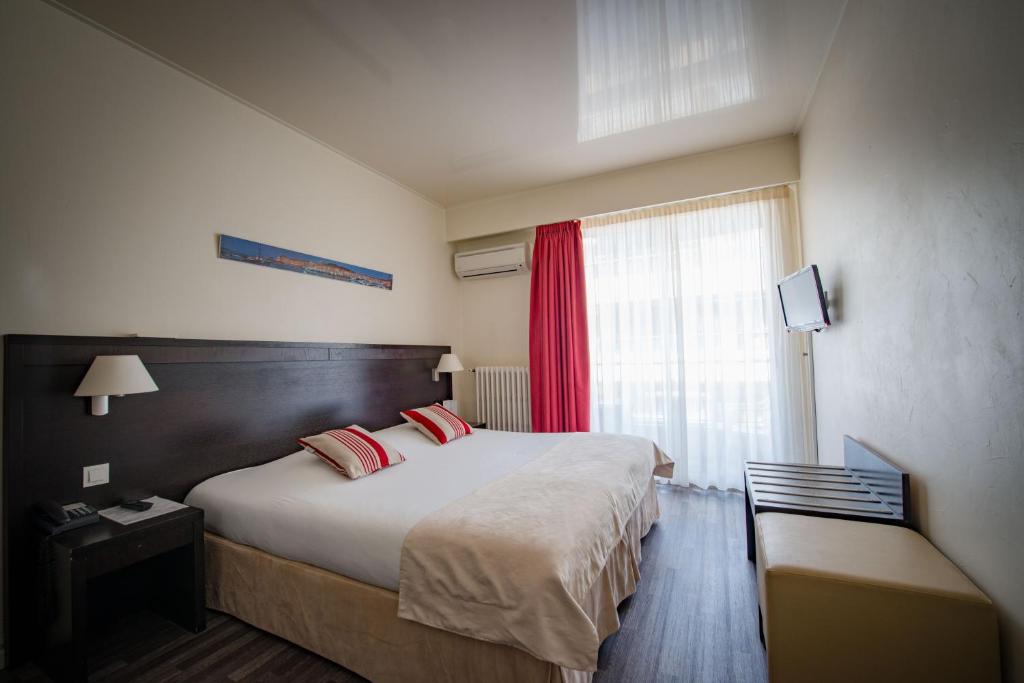Двухместный (Стандартный двухместный номер с 1 кроватью и балконом) отеля Hôtel Comté de Nice, Больё-сюр-Мер