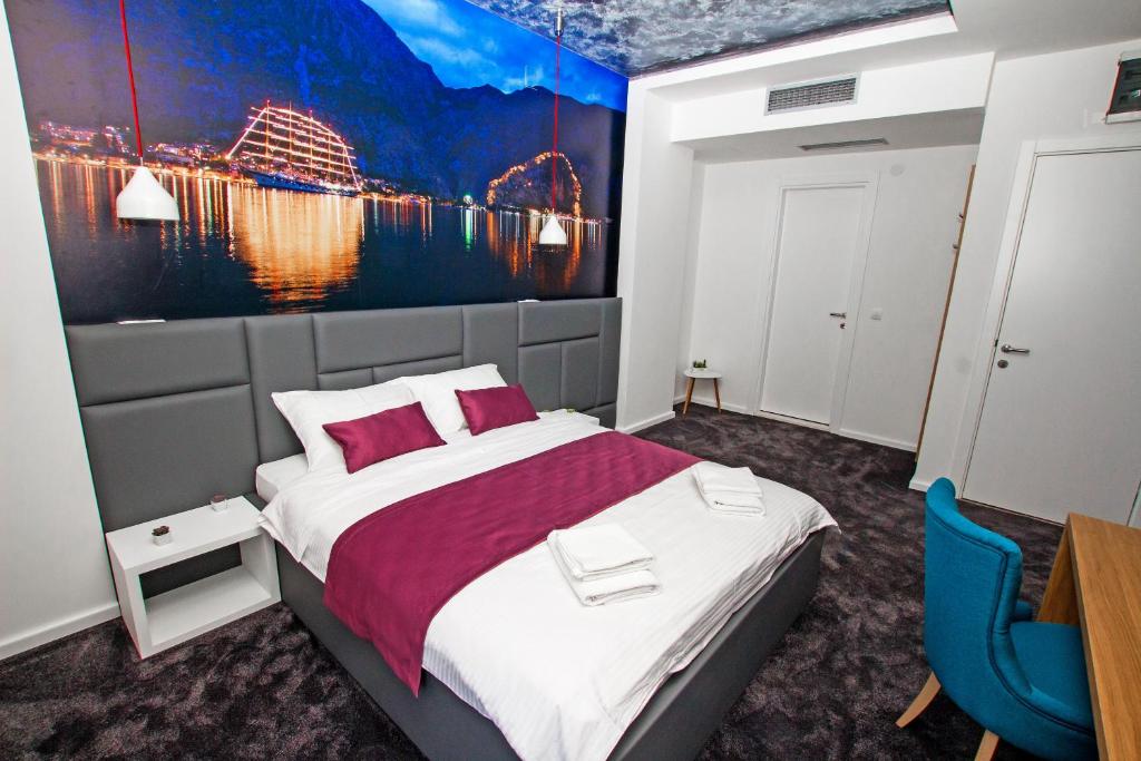 Двухместный (Двухместный номер Делюкс с 1 кроватью и боковым видом на море) отеля Hotel Alkima, Котор