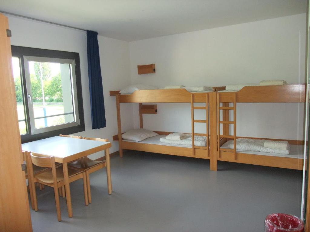 Номер (Спальное место на двухъярусной кровати в общем номере для мужчин) хостела Jugendherberge Heidelberg International, Гейдельберг