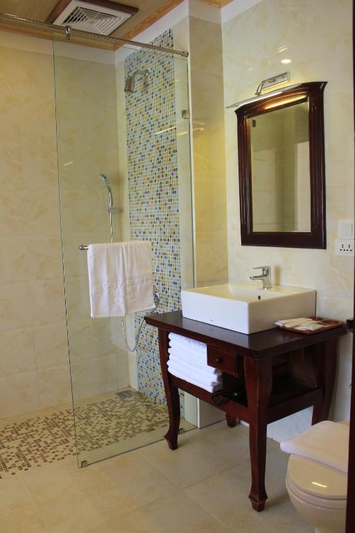 Двухместный (Улучшенный двухместный номер с 1 кроватью или 2 отдельными кроватями и видом на море) курортного отеля Ca Ty Muine Resort, Фантхьет