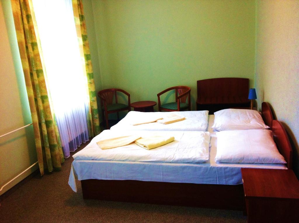 Семейный (Семейный номер с балконом) отеля Penzion Volga, Татранска-Ломница