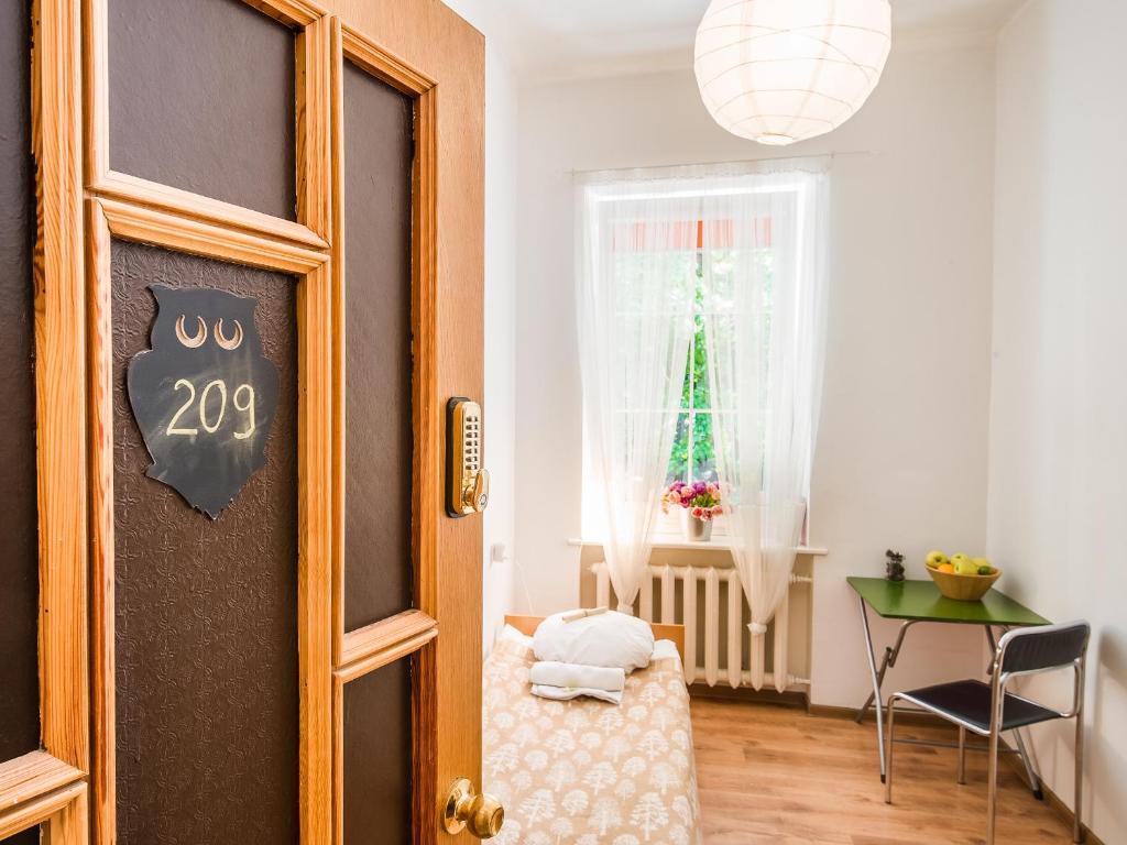 Одноместный (Одноместный номер с общей ванной комнатой) хостела Downtown Forest Hostel & Camping, Вильнюс