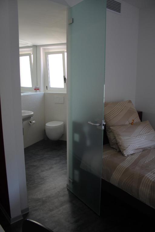 Одноместный (Одноместный номер с собственной ванной комнатой) отеля Albergo Porta Verzasca, Локарно