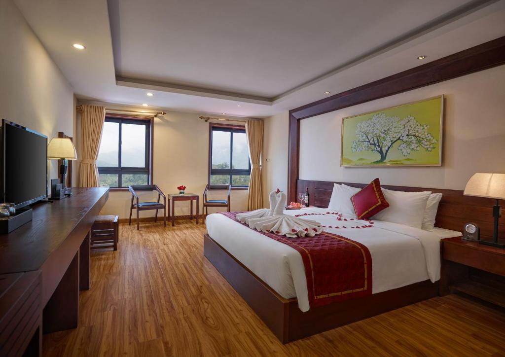 Двухместный (Двухместный номер с 1 кроватью и видом на горы) отеля Sapa Freesia Hotel, Сапа