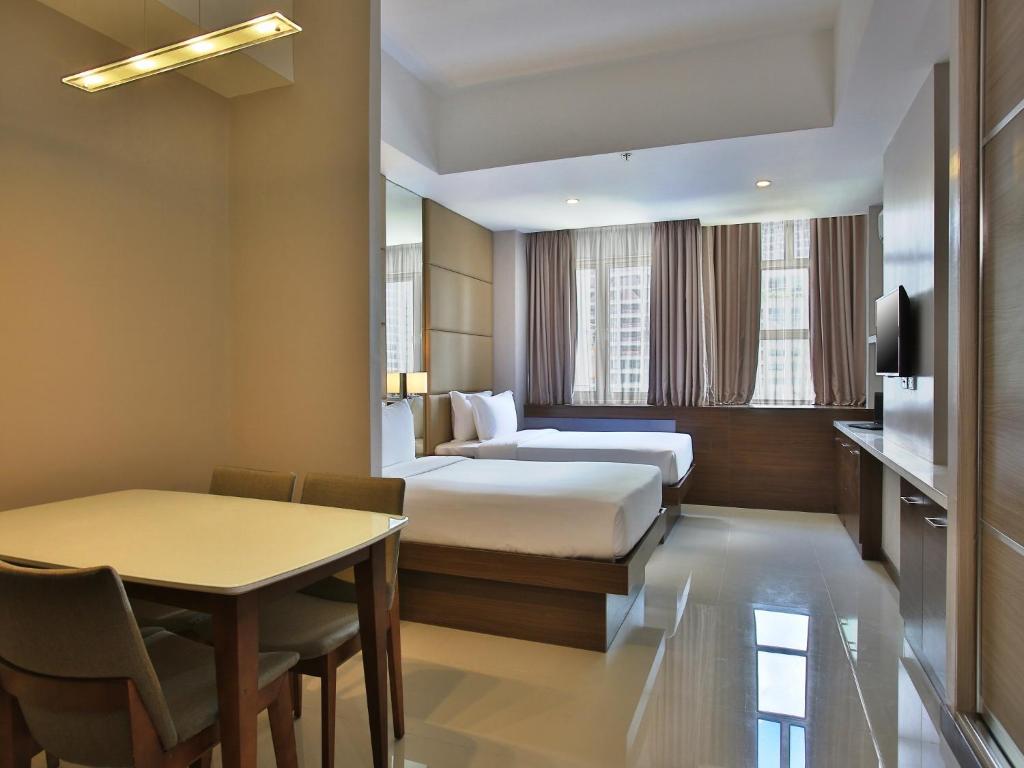Студио (Двухместный номер «Премьер» с 2 отдельными кроватями) отеля Valero Grand Suites by Swiss-Belhotel, Манила