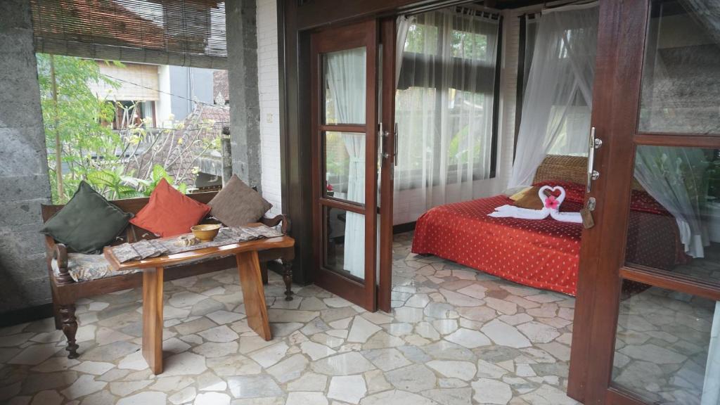 Двухместный (Двухместный номер с 1 кроватью и балконом) гостевого дома Puri Cantik, Убуд