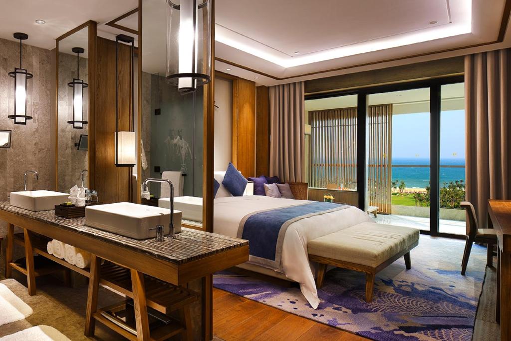 Сьюит (Улучшенный люкс с видом на океан) отеля InterContinental Sanya Haitang Bay Resort - Villa, Санья