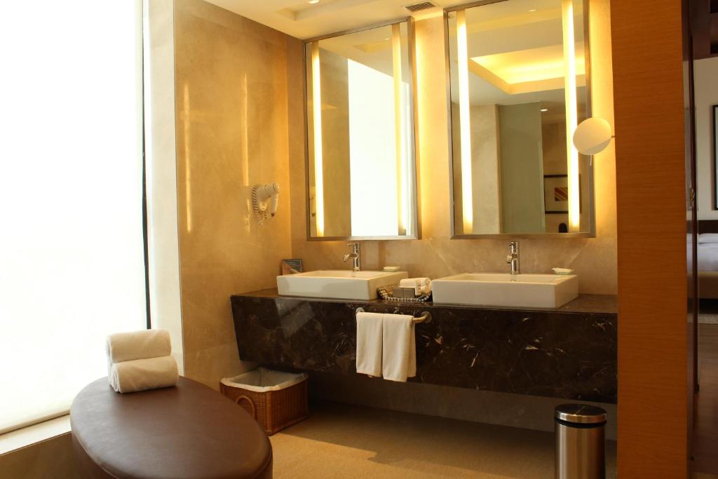 Сьюит (Hyatt Executive Suite - 25% Discount on Spa, Food & Beverages), Hyatt Hyderabad Gachibowli