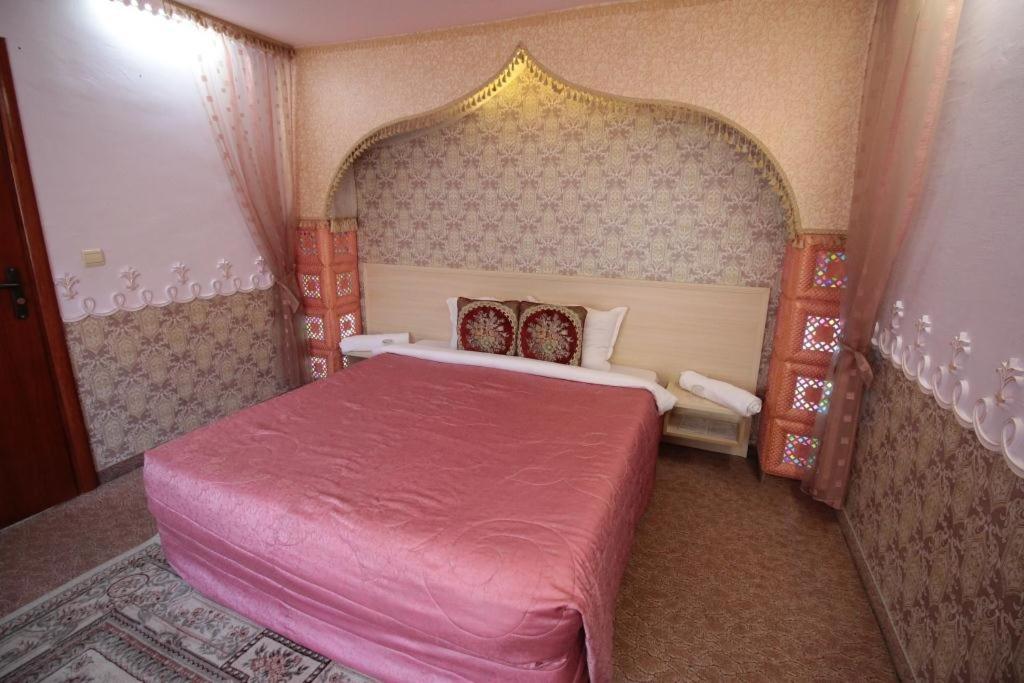 Двухместный (Двухместный номер Делюкс с 1 кроватью и балконом) гостевого дома Guest House Unika, Трявна