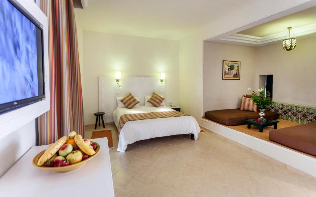Трехместный (Стандартный трехместный номер) курортного отеля Seabel Alhambra Beach Golf & Spa, Порт Эль-Кантауи