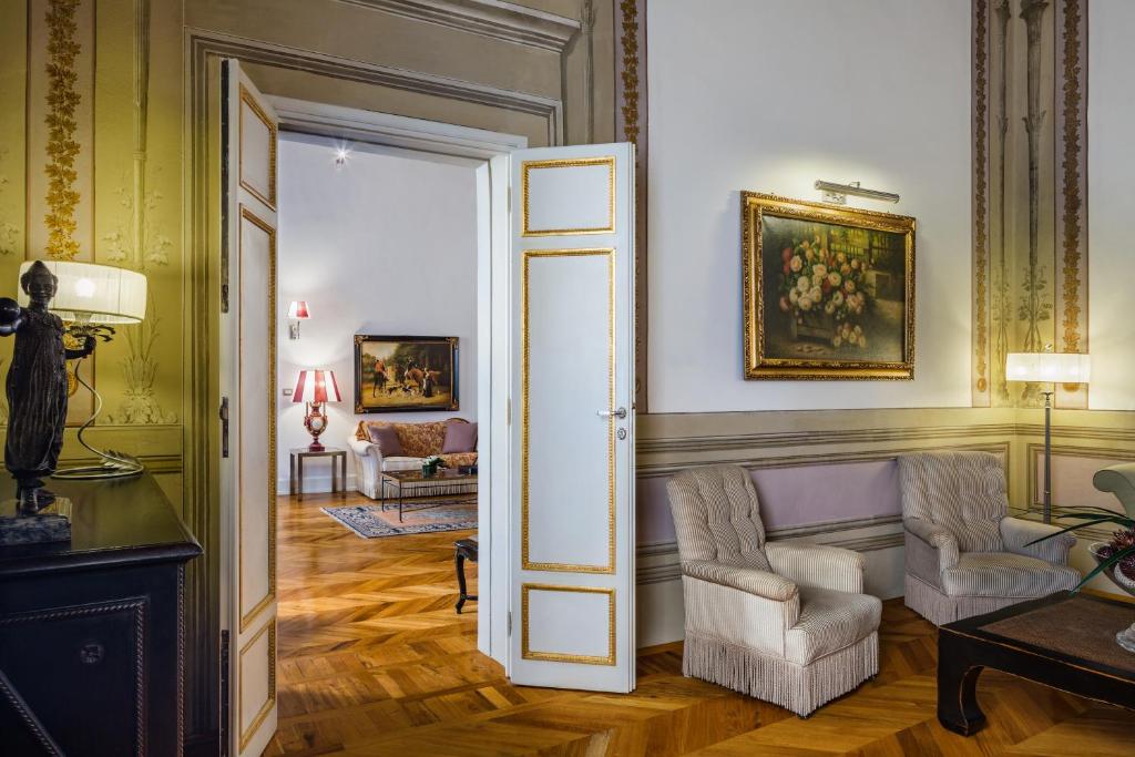 Сьюит (Люкс с 2 спальнями) отеля Relais Santa Croce by Baglioni Hotels, Флоренция