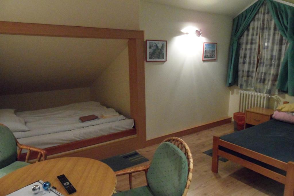 Трехместный (Трехместный номер с общей ванной комнатой), Hostel Oasis