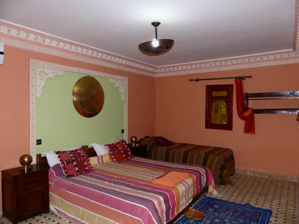 Трехместный (Трехместный номер «Комфорт» с душем) отеля Riad Oussagou, Имлиль
