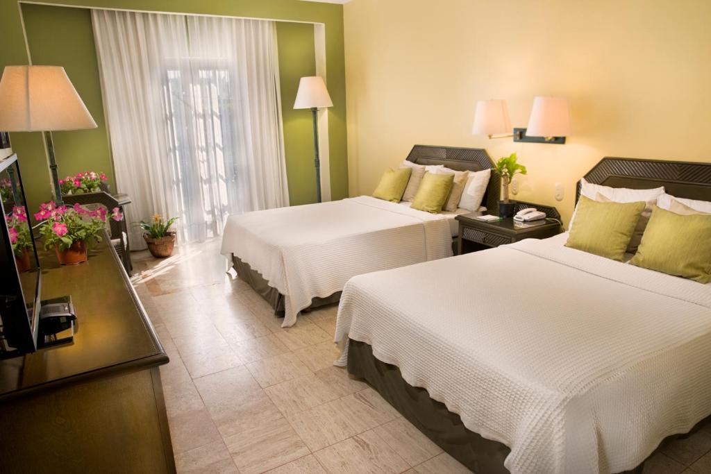 Двухместный (Двухместный номер с 2 двуспальными кроватями) отеля Hotel Los Itzaes, Плая-дель-Кармен
