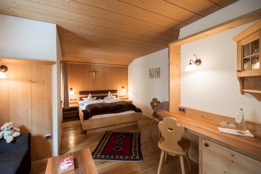 Двухместный (Улучшенный двухместный номер с 1 кроватью) отеля Charmehotel Uhrerhof - Deur, Ортизеи