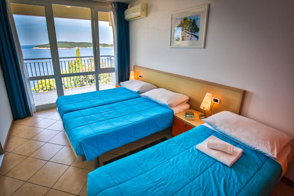 Апартаменты (Апартаменты с 1 спальней, балконом и видом на море (для 5 взрослых)) курортного отеля Splendid Resort, Пула