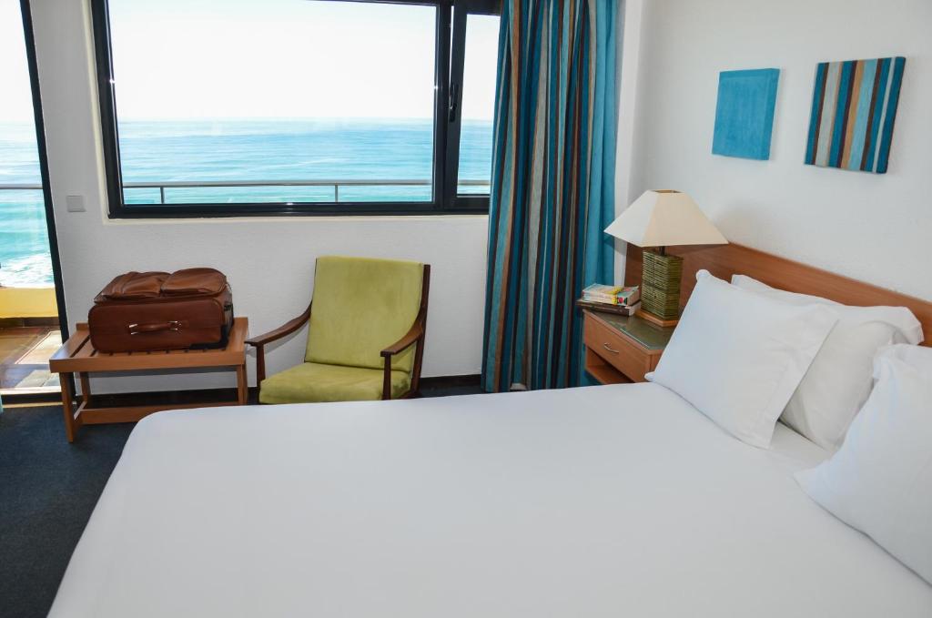 Двухместный (Стандартный двухместный номер с 2 отдельными кроватями и балконом, вид на море) отеля Hotel Golf Mar, Обидуш