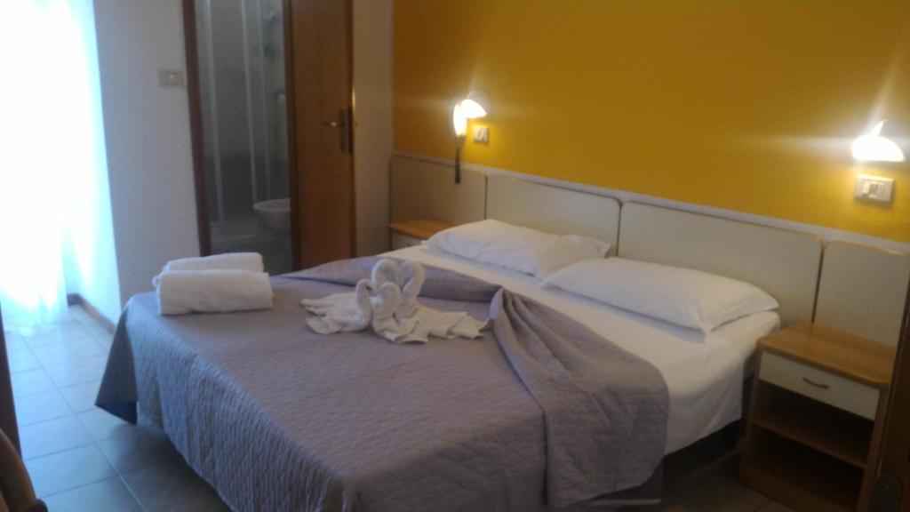 Двухместный (Двухместный номер с 1 кроватью или 2 отдельными кроватями и балконом) отеля Hotel Madrid, Римини