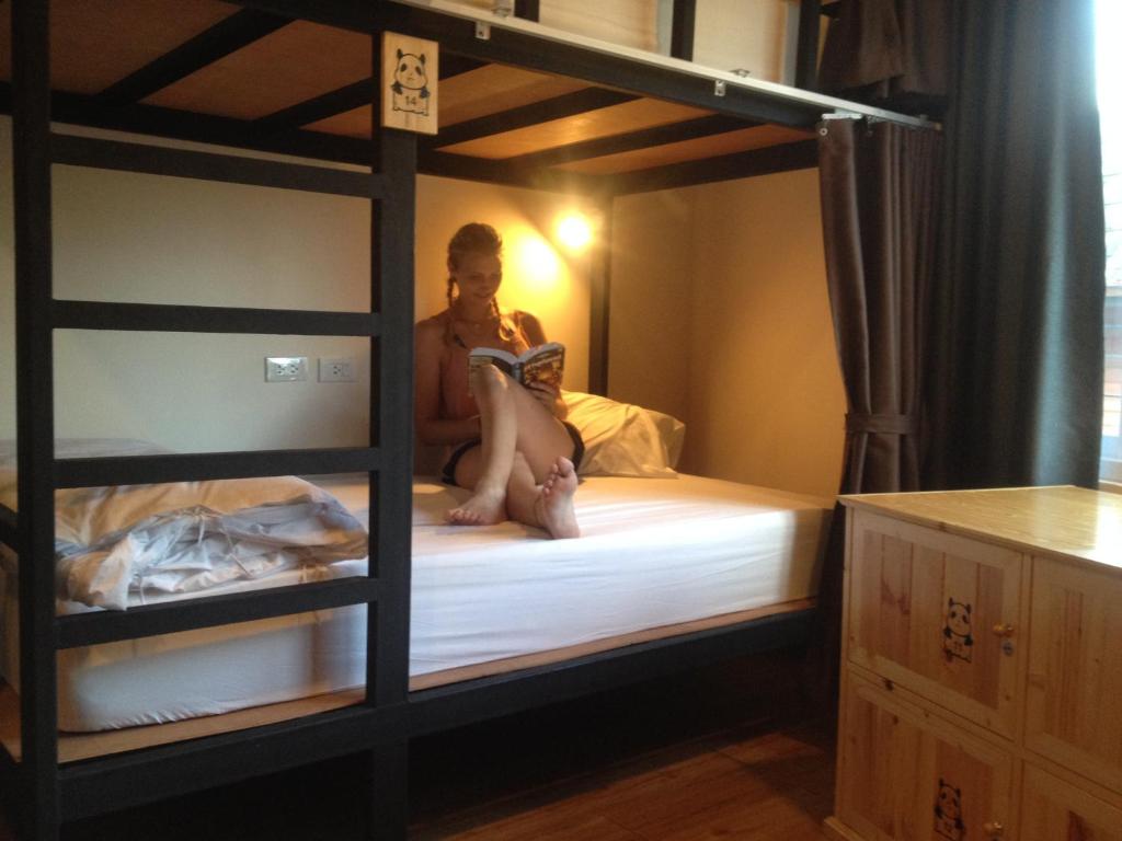 Номер (Кровать в общем номере для мужчин и женщин с 10 кроватями) хостела Mad Panda Hostel, Хуахин