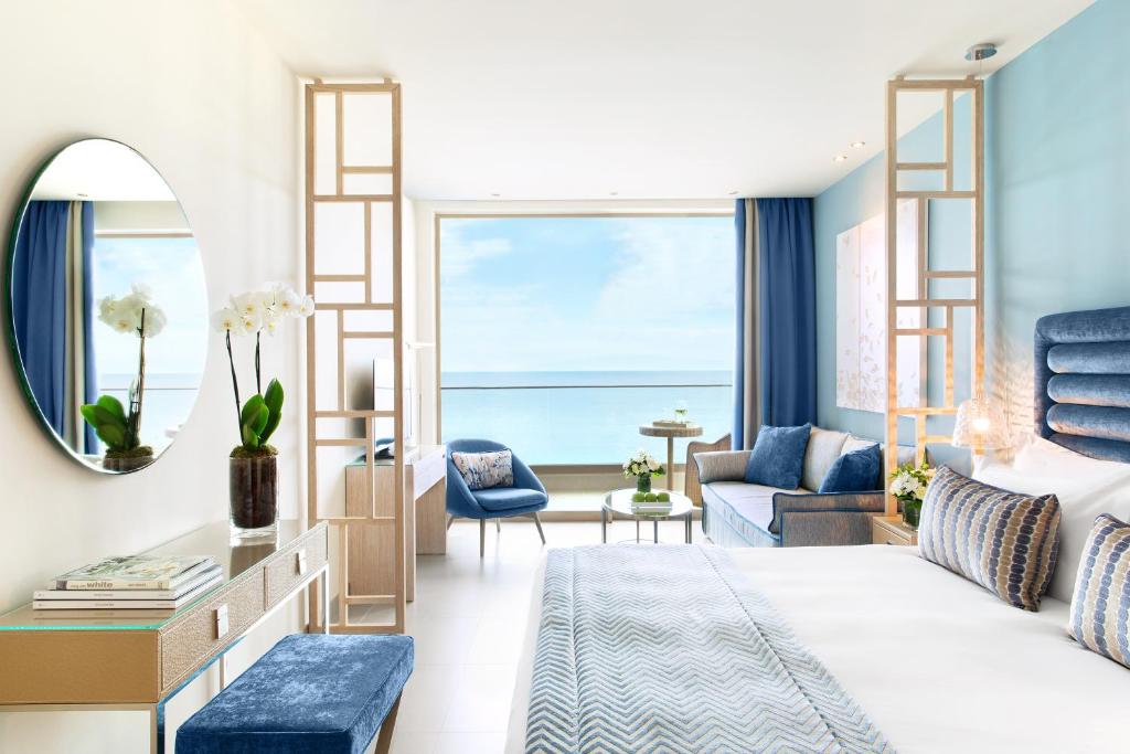 Сьюит (Полулюкс «Панорама» с видом на море (для 2 взрослых и 2 детей)) курортного отеля Ikos Oceania, Неа-Мудания