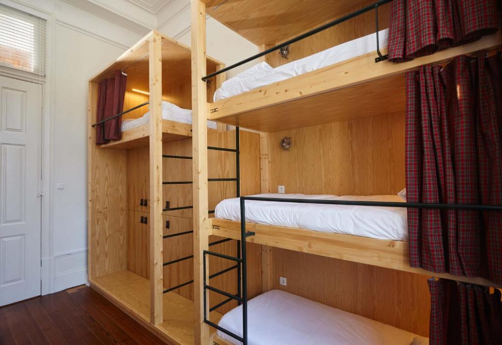 Номер (Кровать в общем 10-местном номере для женщин) хостела The Passenger Hostel, Порту