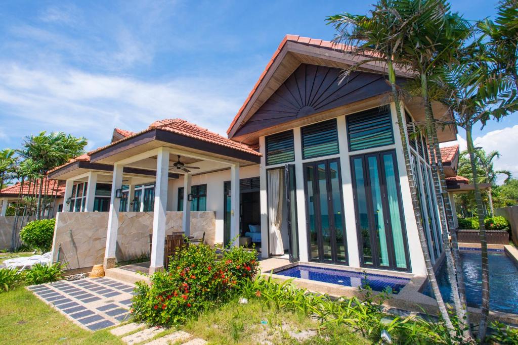 Вилла (Вилла с 2 спальнями рядом с пляжем), Sabah Beach Villas & Suites