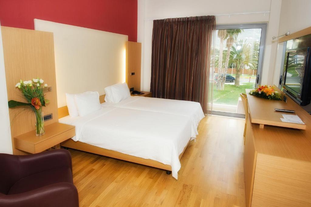 Двухместный (Двухместный номер с 1 кроватью, вид на сад) курортного отеля Elite City Resort, Каламата