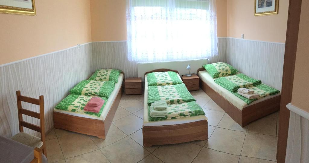 Трехместный (Трехместный номер с собственной ванной комнатой) отеля Pod Kasztanem, Свиноуйсьце