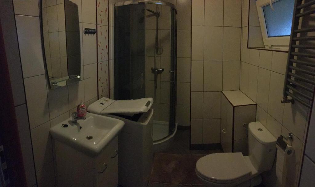 Трехместный (Трехместный номер с ванной комнатой) отеля Pod Kasztanem, Свиноуйсьце
