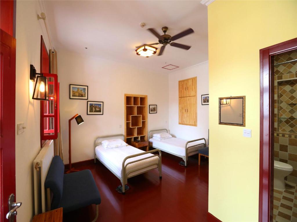 Двухместный (Двухместный номер с 2 отдельными кроватями) хостела Wheat Youth Hostel, Циндао