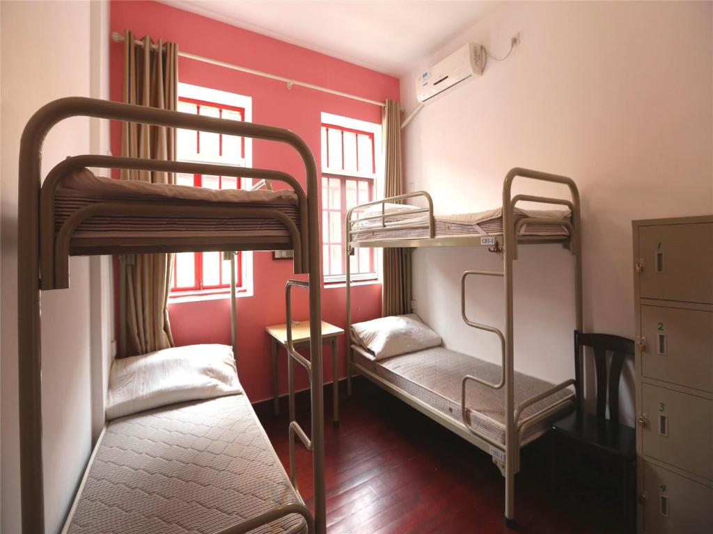 Номер (Кровать в общем номере с 4 кроватями) хостела Wheat Youth Hostel, Циндао