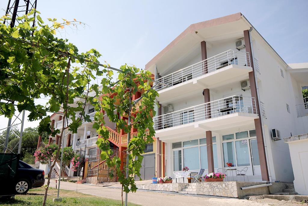 Апартаменты Apartments Vila Dusan, Сутоморе