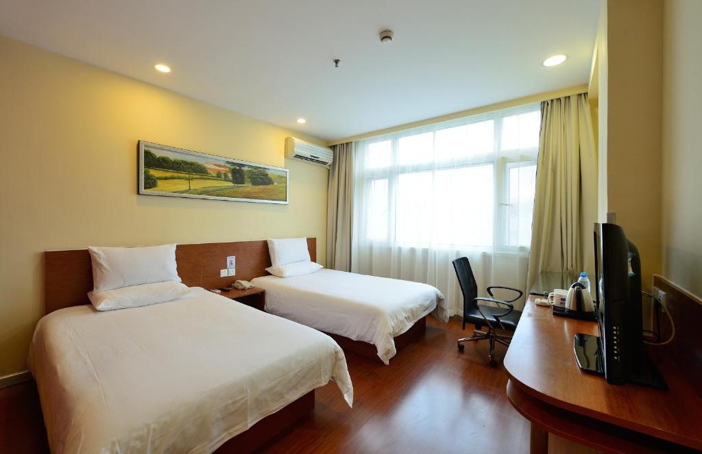 Двухместный (Двухместный номер с 2 отдельными кроватями) отеля Hanting Express Shanghai Zhenping Road, Шанхай