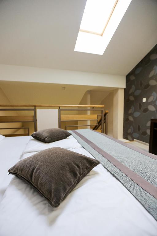 Двухместный (Улучшенный двухместный номер с 1 кроватью) отеля Hotel Stara Planina, Куштица